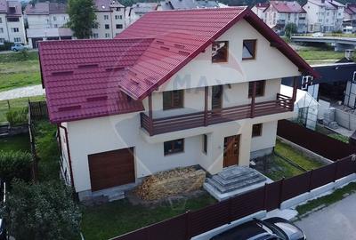Casă / Vilă cu 5 camere de vânzare în zona Central Gura Humorului - 1