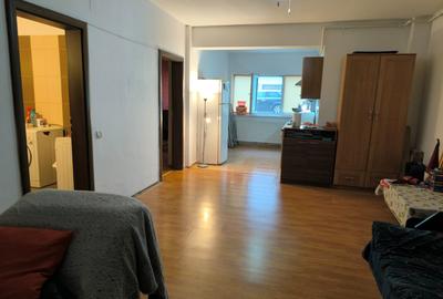 Apartament cu 2 camere semidecomandat în Calea Turzii
