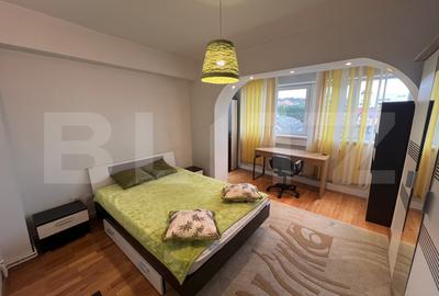Apartament cu 3 camere decomandat, mobilat în Central