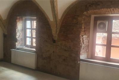 Spatiu comercial 70mp in P-ta Mica,optim showroom boutique,galerie arta ,etc - 2