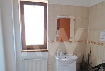 Spatiu de birouri , ultracentral , 90mp , 2 camere, hol, 1 baie. - 4