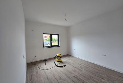 1/2 Duplex pe parter,predare la cheie  , 3 dormitoare, Zona Metro 2, Comision 0% - 9