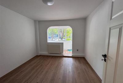Apartament cu 4 camere decomandat în Tineretului