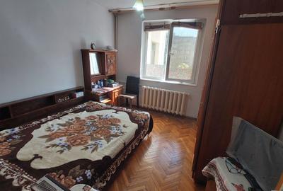 Apartament 4 camere – Bd. Chișinău, lângă Școala Gimnazială nr 4 - 9