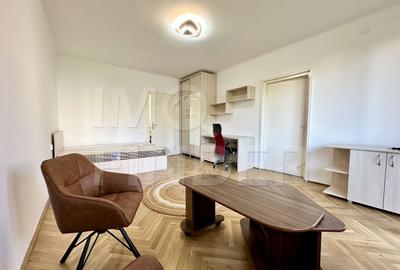 Apartament cu 3 camere decomandat, mobilat în Central