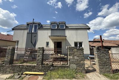Casă individuală cu 5 camere în Someșeni
