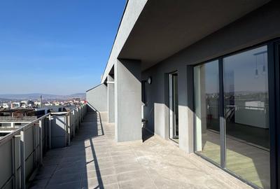 Penthouse cu 3 camere semidecomandat în Bună Ziua