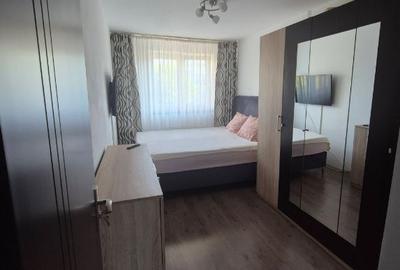 Apartament cu 3 camere semidecomandat, mobilat în Vitan