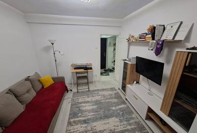 Apartament cu 2 camere decomandat în Mircea cel Bătrân