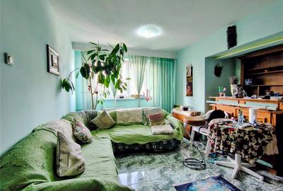 Apartament cu 3 camere semidecomandat în Titan