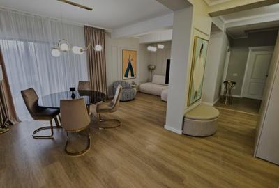 Apartament cu 3 camere semidecomandat, mobilat în Central