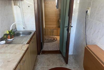 Apartament 2 camere, cartier Sud , et 3 4 , decomandat , centrala termica propri - 6