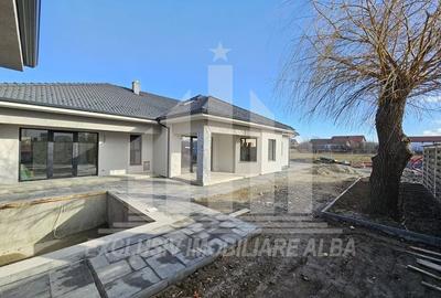 Casa individuala | 1 nivel | Piscina | 300 mp | 900 mp teren | Cetate - 2