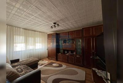 Apartament cu 3 camere decomandate, 21 Decembrie 1989 - 2