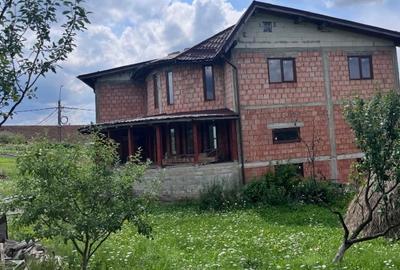 Casǎ spațioasă de vânzare  demisol, parter , etaj - 7