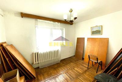 De vânzare apartament cu 3 camere decomandat, zona Capăt 1 - 2