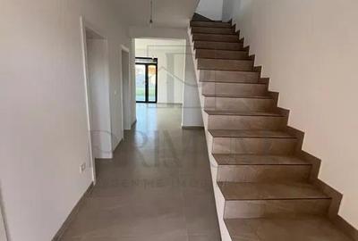 Duplex cu 4 camere în Moșnița Veche