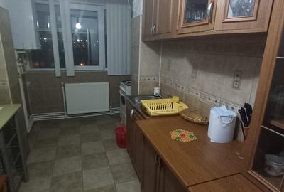 Apartament cu 2 camere decomandat, mobilat în Far
