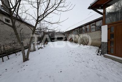 Casa de vanzare 3 camere 90 mpu teren liber 1095 mp Persani - 1