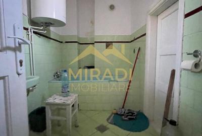 Vanzare apartament in vila 6 CAMERE compus din D P M din D P 1 M - 17