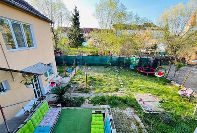 Apartament cu 3 camere semidecomandat, mobilat în Central