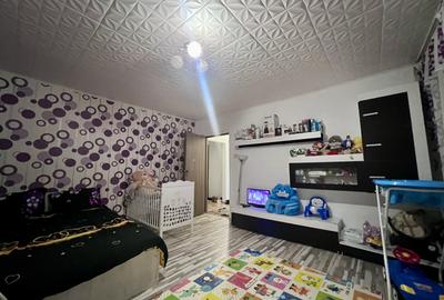 Apartament cu 3 camere decomandat, mobilat în Aradului
