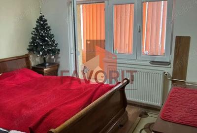 Apartament cu 3 camere decomandat, mobilat în Girocului