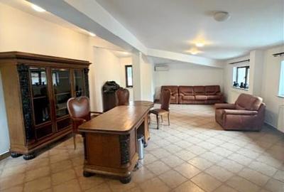 Vila Arc de Triumf office - 1