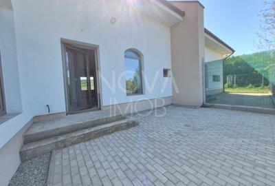 Casa generoasa cu 5 camere, 2 bai, dressing si parcare – Sura Mica - 2
