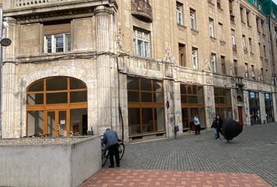 Spatiu stradal ULTRACENTRAL cu vitrine! Comision 0 - 1