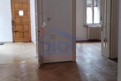 Proprietate interbelica in zona linistita, perfecta pentru investitie - 5