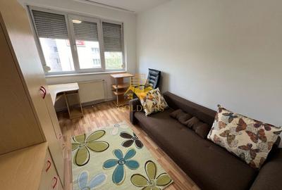 Apartament cu 3 camere semidecomandat, mobilat în Gară