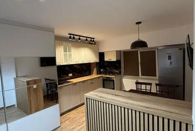 Apartament cu 2 camere semidecomandat, mobilat în P-ța Alba Iulia