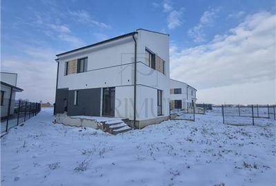 Duplex spatios - 4 dormitoare - zona in plina dezvoltare. - 1