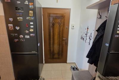 Apartament cu 3 camere semidecomandat în Dacia