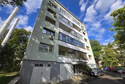 Apartament cu 3 camere decomandat în Copou