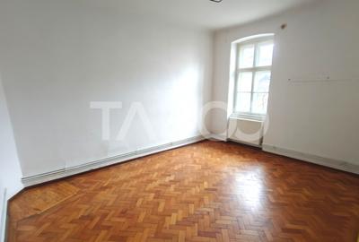 Spatiu de inchiriat in curte proprie - zona Lupeni - Comision 0 - 3