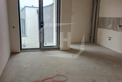 Apartament cu 3 camere semidecomandat în Mărăști