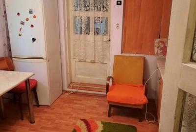 Casă  de va zare ,construita din cărămidă  co.pusa di 4 camere - 5