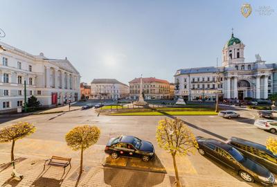 Apartament cu 4 camere semidecomandat în Central