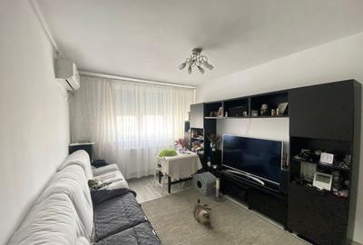 Apartament cu 4 camere, semidecomandat, mobilat, 59.67 mp, si aproape de metru.