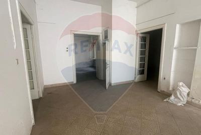 Casa de vanzare in centrul Galatiului - istorie si potential real - 4