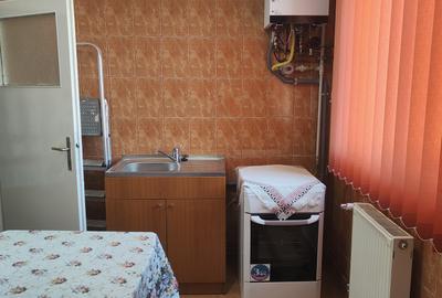 Garsoniera in vila decomandata --renovata -etaj 1 - 4