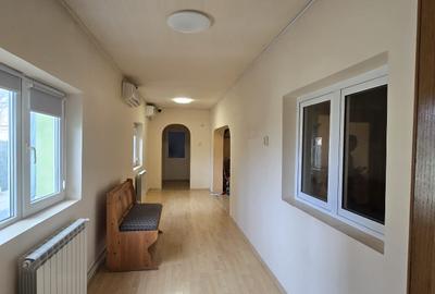 Casa 6 camere, pod 100 mp ,ICIL, pe colt,3  intrari ,2 centrale gaze ,5 bai - 3