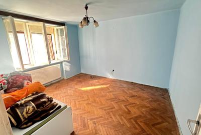 De vanzare 2 camere decomandat etaj 1 cu centrala Complex Studentesc - 3