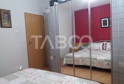 Apartament decomandat 3 camere  2 bai etaj 3 balcon zona buna Cisnadie - 4