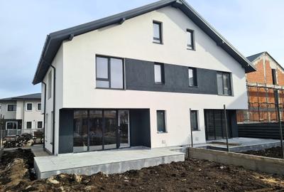 Casă individuală cu 5 camere în Central