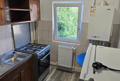 Vand garsoniera decomandata in Deva, zona Eminescu (Micro 15), etaj 3, bloc de 4 - 5