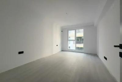 Apartament cu 3 camere semidecomandat în Titan