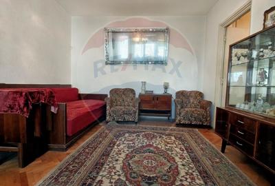Apartament cu 2 camere  nerenovat, de vânzare în zona 1 Mai - 1